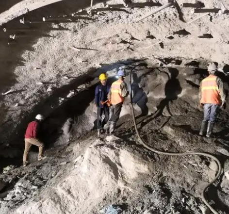 涟源隧道拱顶带模注浆料，微膨胀注浆料的特点及施工工艺